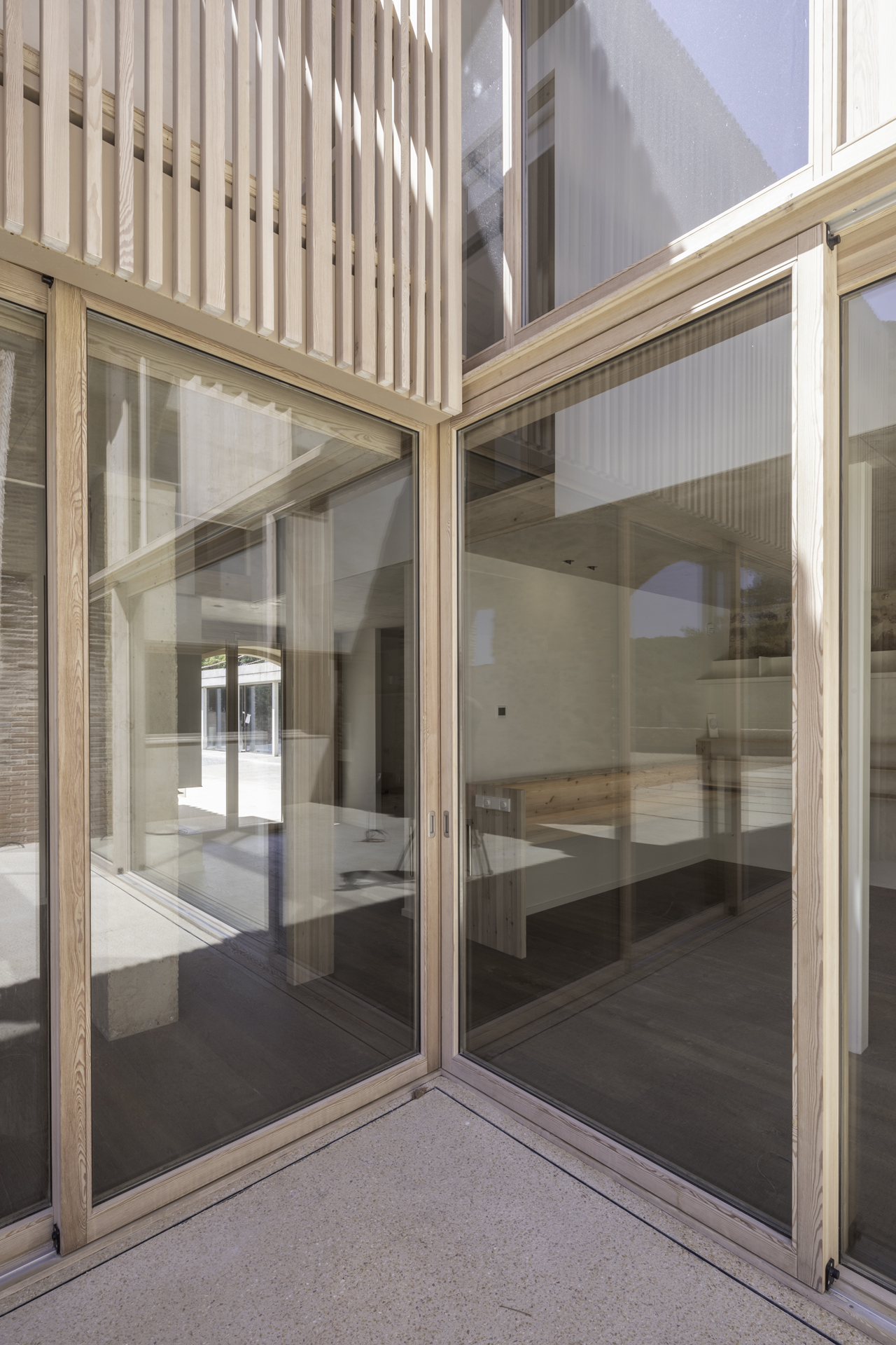 ISCLETEC - Ventanas de madera Barcelona