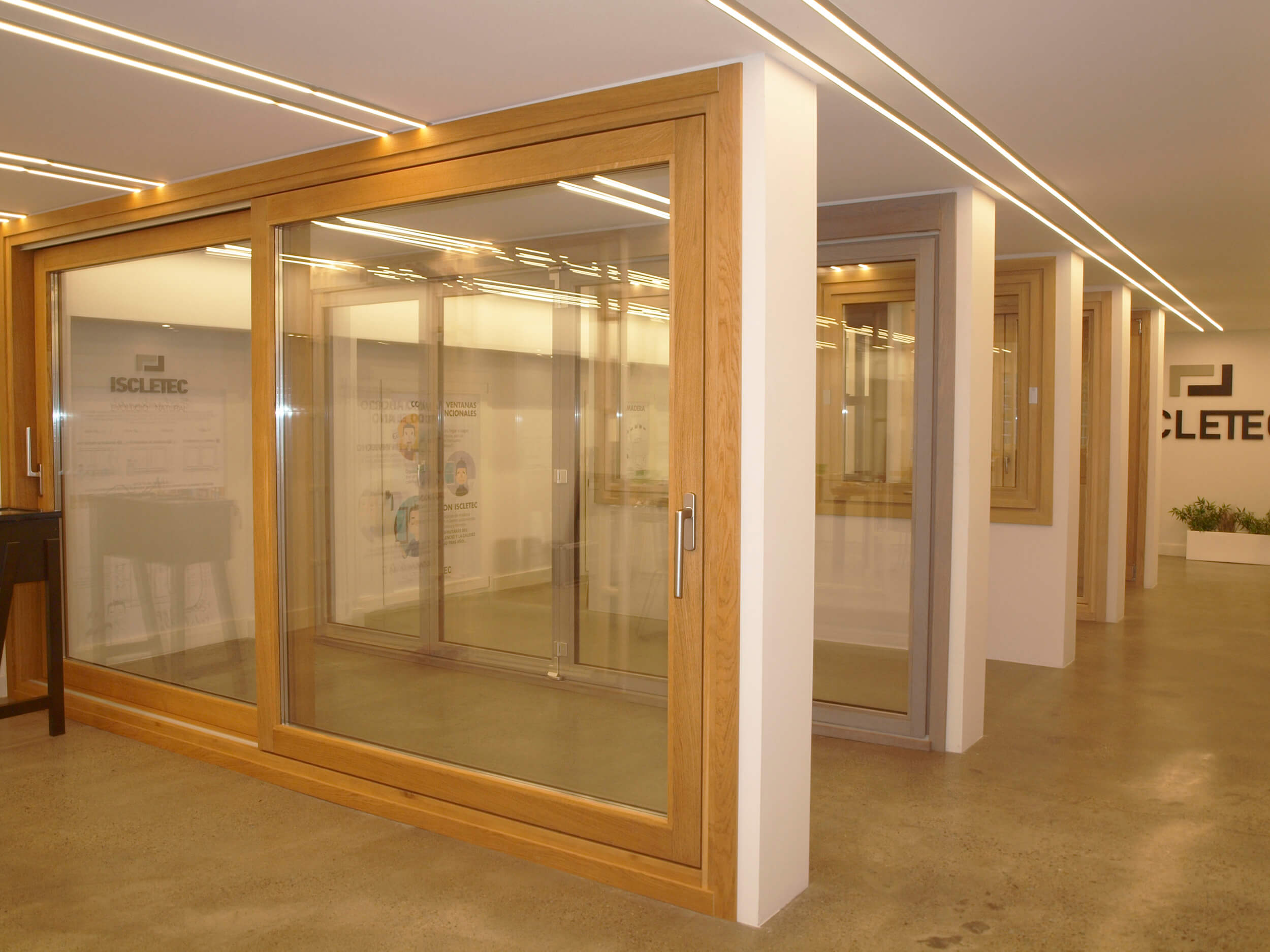 Iscletec ventanas de madera Showroom